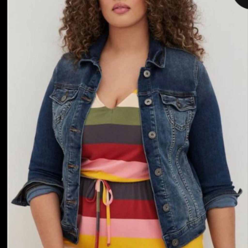 Torrid Hd Medium Wash Denim Trucker Jacket Size 2